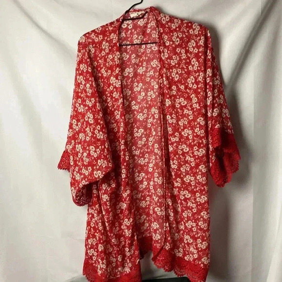 MAURICES WO SIZE XXL RED FLORAL OPEN FRONT SUSTER OVER SHIRT RED CROCHET TRIM - Picture 2 of 11
